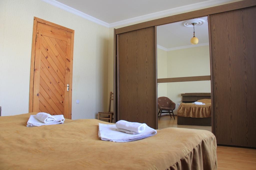 Eka&Nino Guesthouse Μέστια Εξωτερικό φωτογραφία